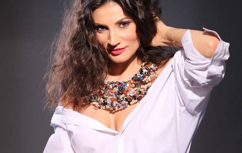 Vrei să STRĂLUCEȘTI de SĂRBĂTORI? Ioana Ginghină îți recomandă MASCĂ naturală cu polen, miere și ulei de măsline