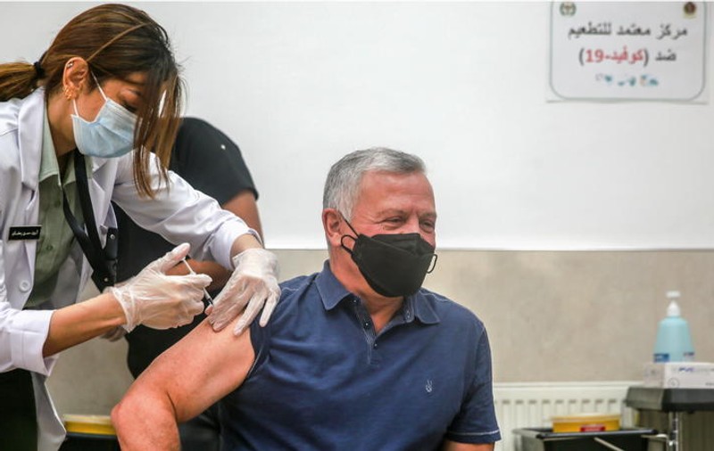 Regele Iordaniei, Abdullah al II-lea, şi prinţul moştenitor au fost vaccinaţi împotriva COVID-19