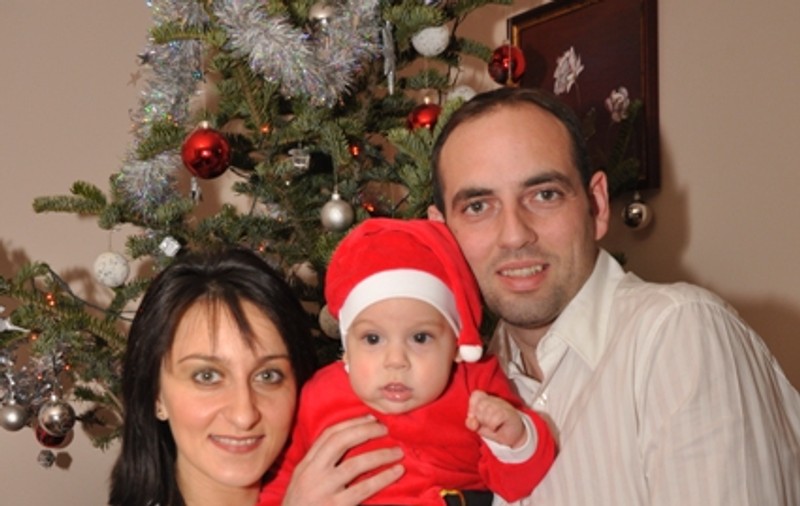 Gina Gogean şi-a costumat băieţelul în Moş Crăciun 