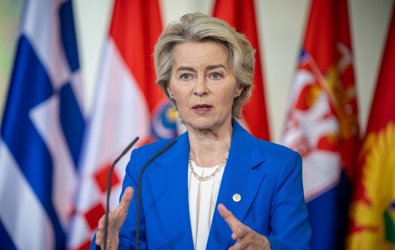 Ursula von der Leyen are pneumonie şi şi-a anulat unele angajamente publice