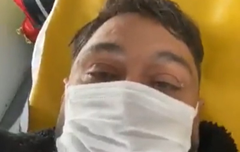 Un român suspect de coronavirus a transmis live din ambulanță: Dacă nu stați înăuntru, o să muriți