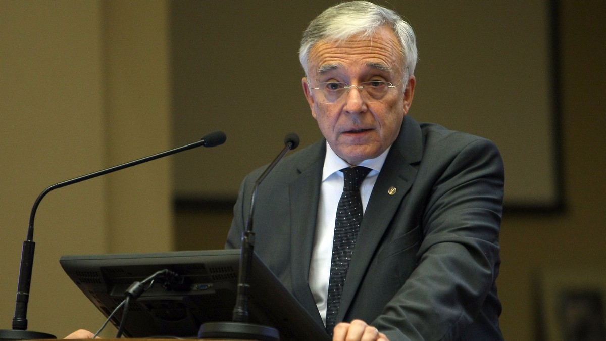 Mugur Isarescu, guvernatorul BNR
