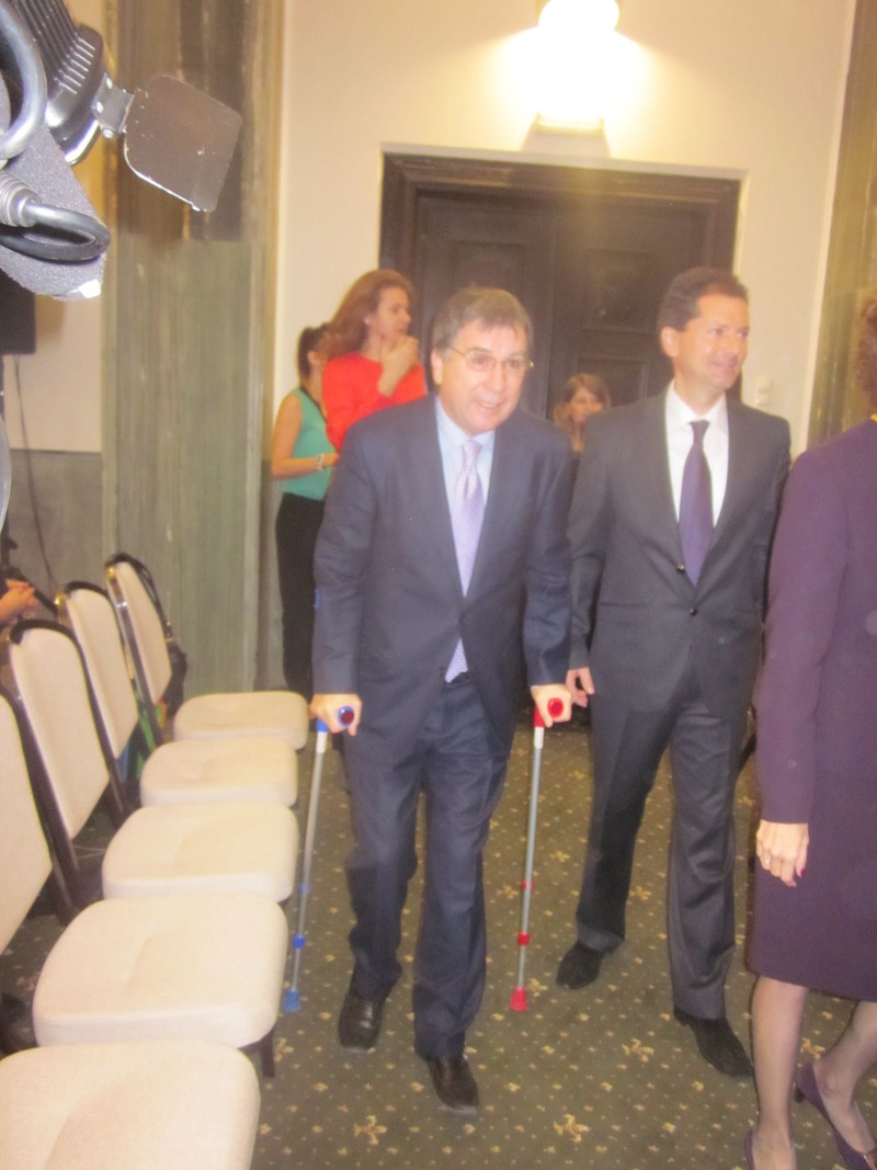Argăseală are nevoie de "ajutoare" ca să se deplaseze FOTO: Răzvan Ionaşcu
