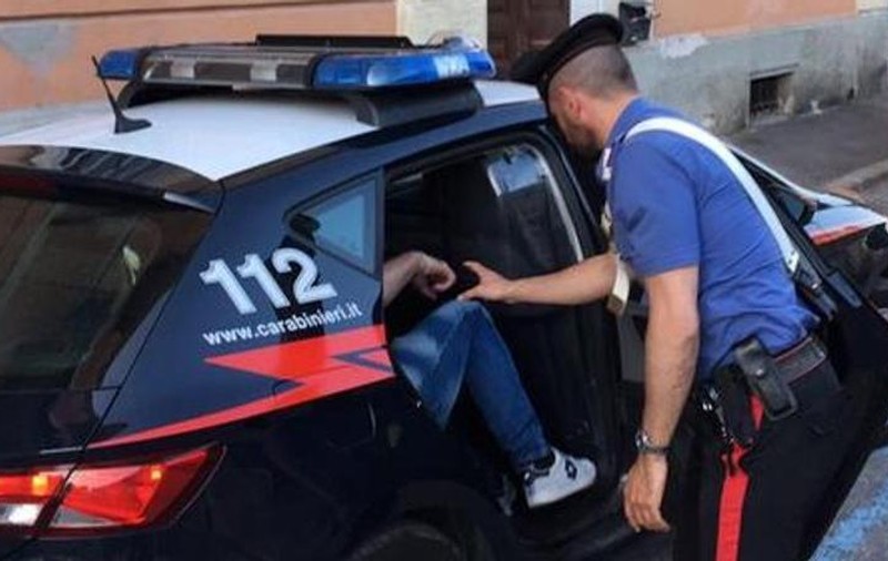 Un român din Italia a fost arestat după ce le-a vândut marfa furată chiar celor păgubiți!