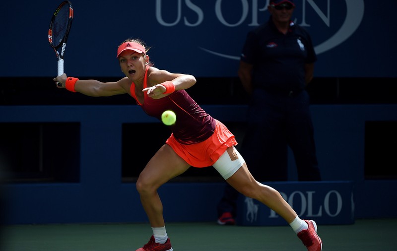 Simona: ”Nu am muşchi, nu sunt înaltă, puterea mea vine din interior”. ^Pennetta: ”Ca să faci o minge câştigătoare cu Halep, trebuie să închei punctul de 7 ori!”. 3-1 pentru italiancă la ”directe”