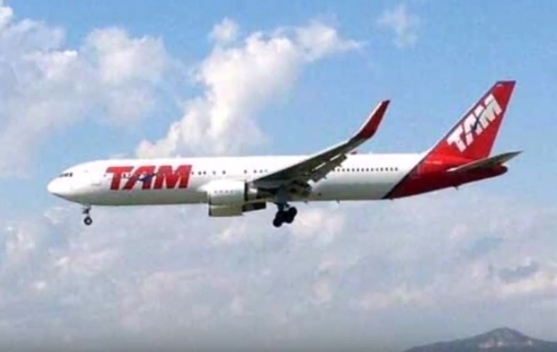 ALERTĂ CU BOMBĂ în avion. Ce s-a întâmplat cu pasagerii | VIDEO