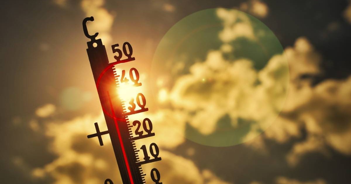 magine simbolică căldură, val de căldură, termometru la soare, 40 de grade Celsius, schimbări climatice, temperatură, căldură, nori, fierbinte
