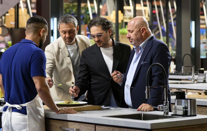 Imagini în premieră din primul episod de la MasterChef 2026. Cum apar Gina Pistol, Cătălin Scărlătescu, Sorin Bontea și Florin Dumitrescu