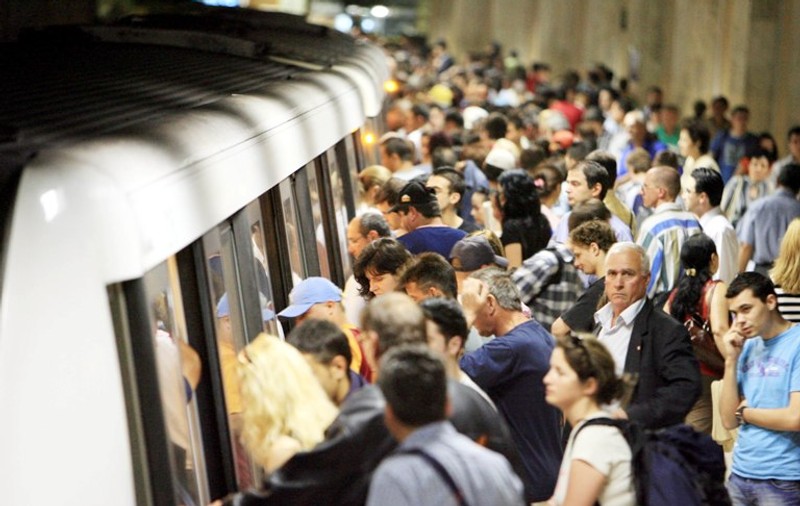 DEFECȚIUNE LA METROU! Circulația ÎNGREUNATĂ pe MAGISTRALA 2