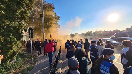 Grupurile de manifestanți a fost însotit de jandarmi