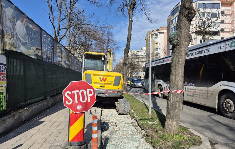 O pistă de biciclete din Constanța construită în 2023 cu bani europeni, este decopertată și apoi reasfaltată. Primăria dă vina pe firma care a executat lucrarea