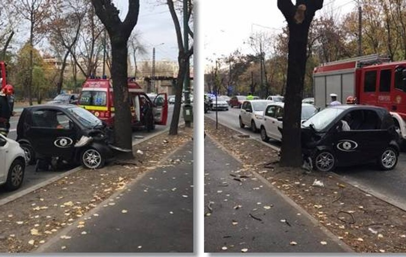 Cum arată un SMART izbit de un copac. E mai mic decât credeai