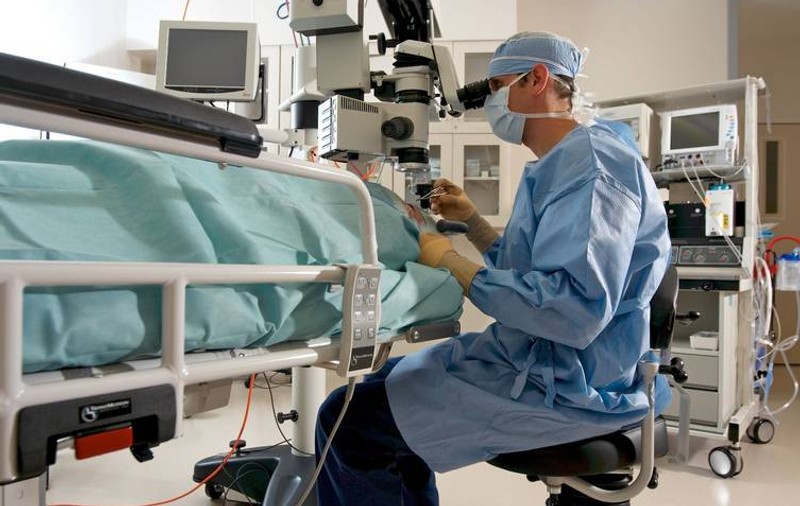 A murit de cancer de colon după ce doctorii i-au spus că suferă de constipaţie