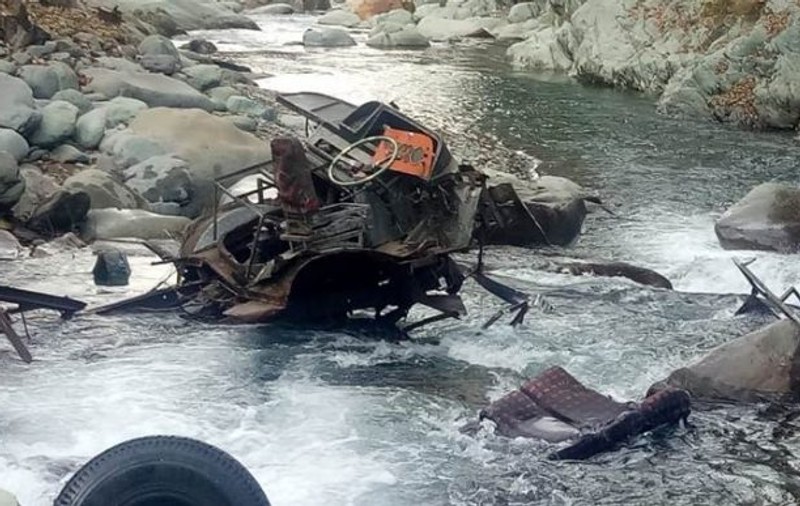 Un autobuz a căzut în gol 60 de metri, în India. 11 persoane au murit și 14 au fost rănite