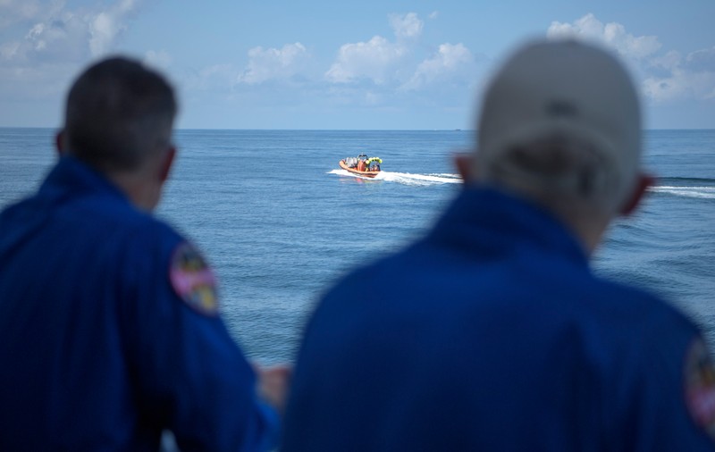 FOTO | Capsula Crew Dragon a SpaceX a ajuns cu bine pe Pământ, după zborul istoric către Stația Spațială Internațională