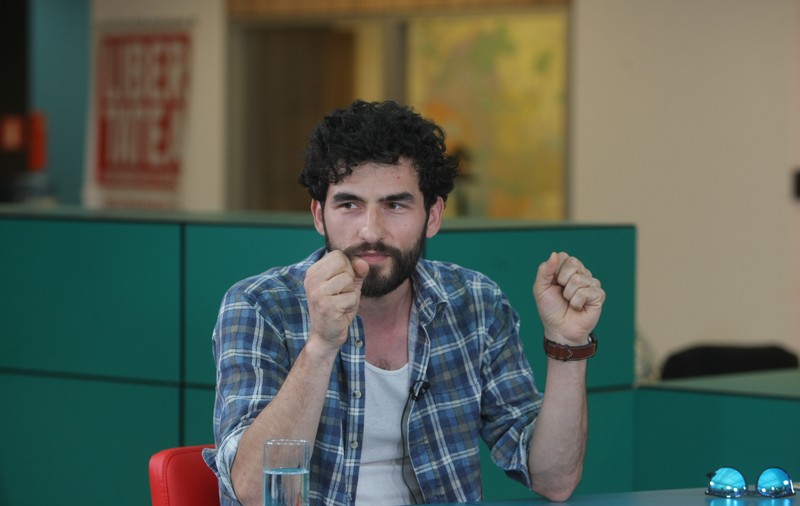 EXCLUSIV/ Corneliu Ulici de la “Visuri la cheie” e meșter la el acasă: “Pun faianță, gresie, dacă ai nevoie”
