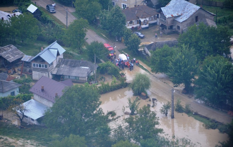 DEZASTRUL DIN VÂLCEA, VĂZUT DIN ELICOPTER! Cum arată casele oamenilor, după inundaţii | FOTO