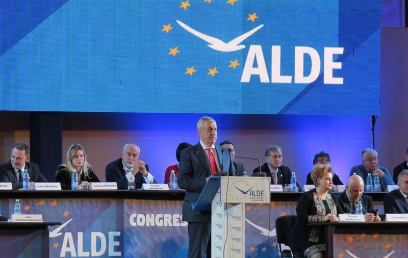ALDE lucrează la o lege a lobby-ului; Tăriceanu: Ca să nu mai avem procese, acuzaţii de trafic de influenţă, trebuie să legiferăm în mod clar
