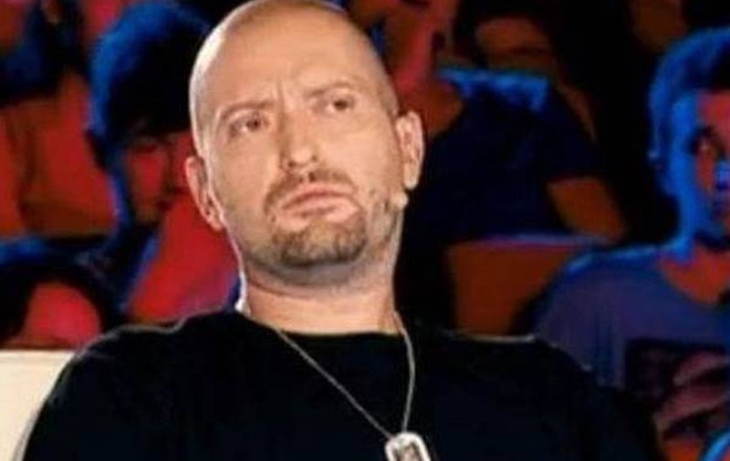 CHELOO, tare în CLONŢ la judecătorie! S-a luat de jurnaliştii aflaţi la faţa locului!