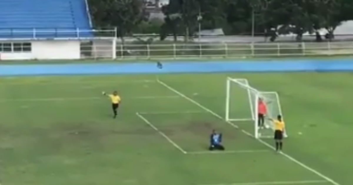Fază colosală în fotbal. Cel mai ciudat gol marcat în ultima vreme a fost izbutit de un portar