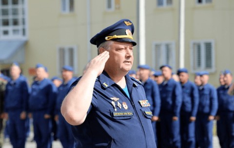 Un important general rus, tentativă de asasinat lângă casa sa. Este acuzat că a ordonat atacul asupra spitalului de copii din Kiev. Asasinul a venit cu motocicleta 