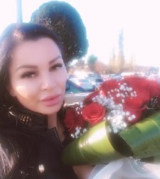 Brigitte Sfăt și-a scos câteva rânduri de piele de pe faţă