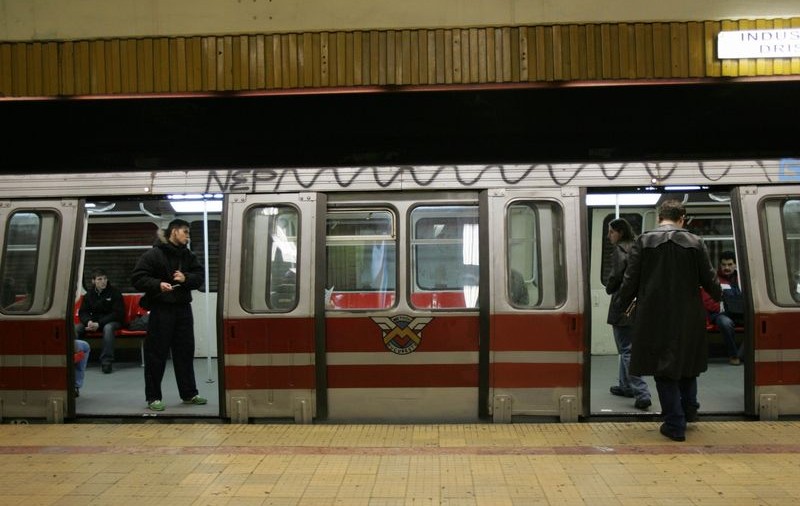 Metroul nu a funcţionat două ore în această dimineaţă