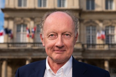France, Nancy, 2022-09-08. France, Nancy, 2022-09-08. Portrait of the author, senior civil servant and entrepreneur, Yves de Gaulle. He presents his last book Chevalier solitaire, published by Plon. During the 4 days of the Livre sur la Place, the first fair of the literary season in Nancy. Photography by Sebastien DI SILVESTRO / Hans Lucas. France, Nancy, 2022-09-08. France, Nancy, 2022-09-08. Portrait de l auteur, Haut Fonctionnaire, et entrepreneur, Yves de Gaulle. Il presente son dernier ouvrage Chevalier solitaire, chez Plon. Pendant les 4 journees du Livre sur la Place, premier salon de la rentree litteraire a Nancy. Photographie par Sebastien DI SILVESTRO / Hans Lucas.,Image: 721763296, License: Rights-managed, Restrictions: , Model Release: no