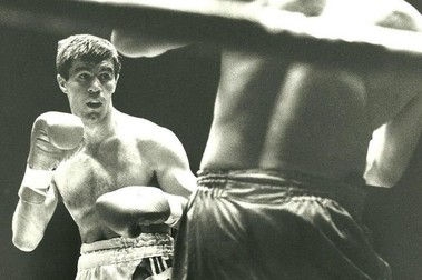 În ring, acolo unde se simte cel mai bine. 28 de meciuri, toate câştigate, la profesionişti | FOTO: arhiva personală