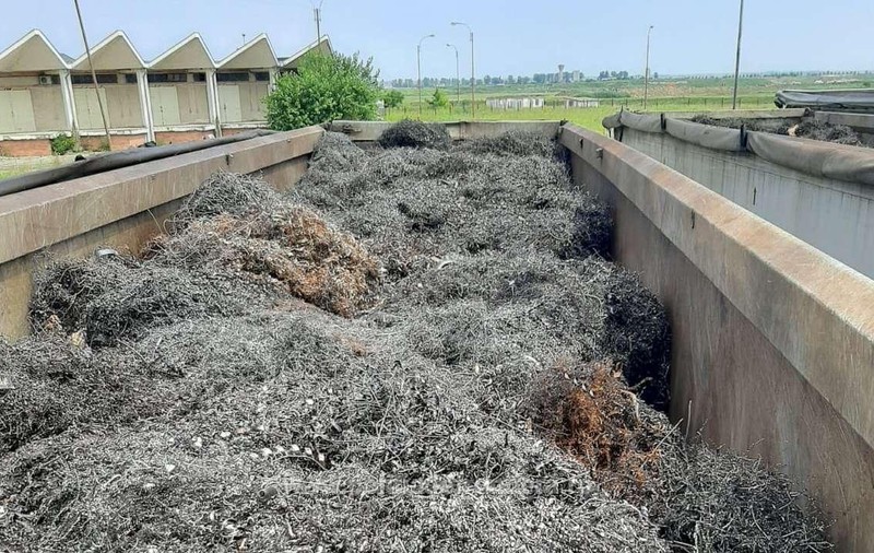 Trei TIR-uri cu peste 64 de tone de deşeuri din pilitură de fier, blocate la intrarea în România