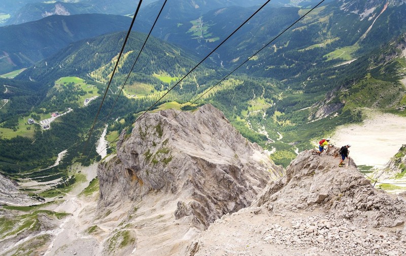 Trupul unui alpinist dispărut în 2001, în Alpii austrieci, găsit din întâmplare de un ghid montan