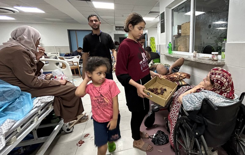 "Situație catastrofală" la principalul spital din Gaza, spun organizațiile medicale, în timp ce Macron cere Israelului să nu mai ucidă femei și copii