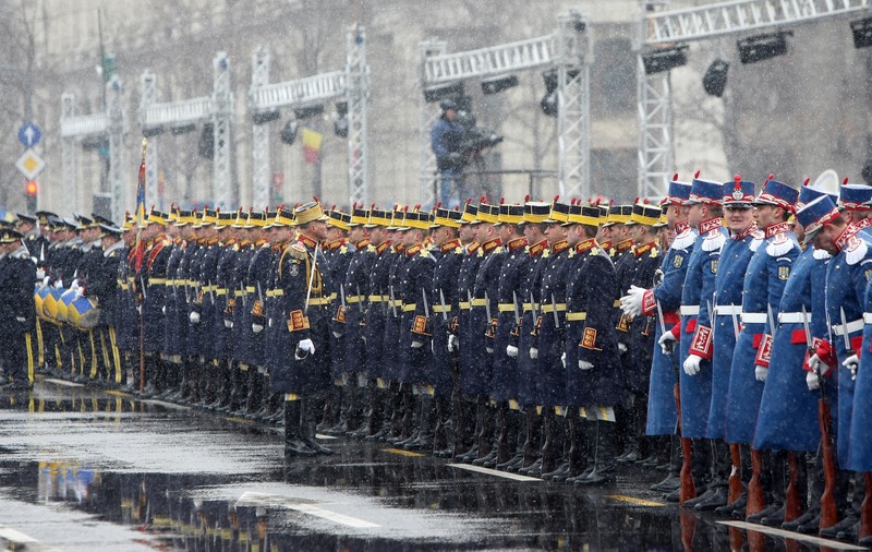 SPECTACOL la PARADA MILITARĂ de 1 DECEMBRIE. Mii de militari români şi străini au defilat de Ziua Naţională a României! FOTO
