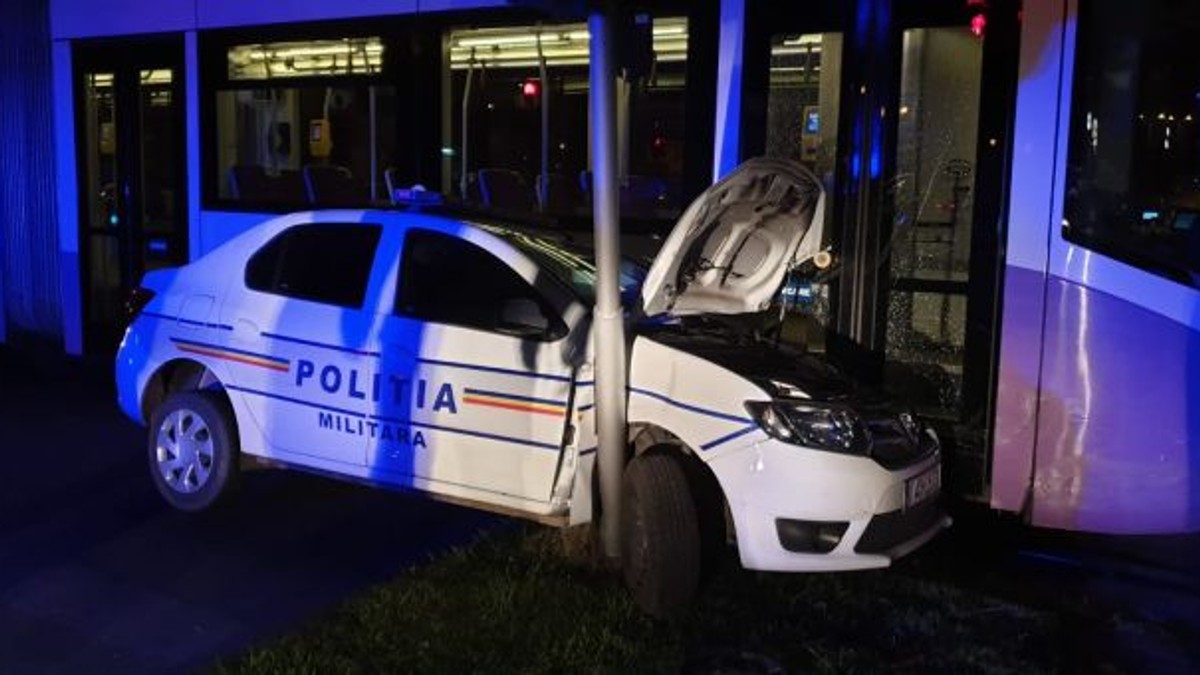 https://www.libertatea.ro/stiri/o-masina-de-politie-din-cluj-a-lovit-o-femeie-2620874