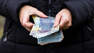 Când vor crește pensiile și salariile în România. Anunțul pesimist al lui Daniel Dăianu