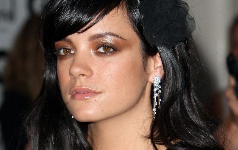 Lily Allen a renunţat la băutură în timpul concertelor