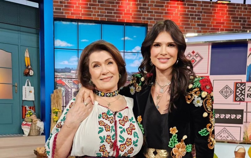 Monica Bîrlădeanu, dezvăluiri inedite la „Dincolo de copertă”. Câte uși i-a deschis frumusețea și de ce s-a apucat de teatru la 46 de ani: „Este percepția și așteptarea de la mine”