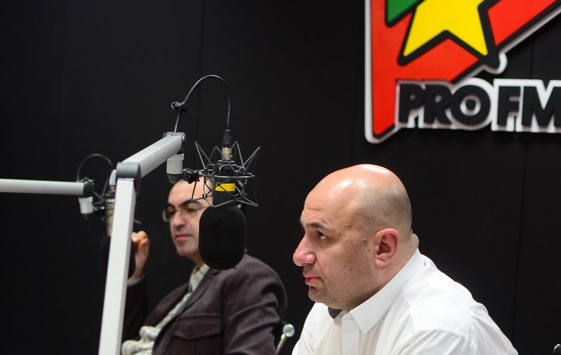 AVENTURI ÎN BUCĂTĂRIE! Chef Cătălin Scărlătescu s-a rănit mâncând un preparat pe cât de inofensiv pe atât de scârbos!