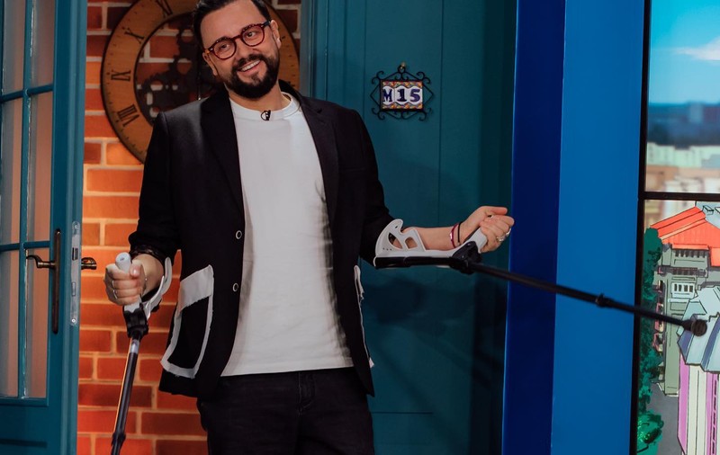 Cătălin Măruță s-a întors la PRO TV, după ce s-a operat la picior. A venit în cârje la TV