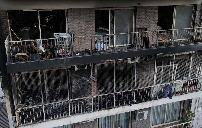 5 morți, între care trei copii, și 35 de răniți, după un incendiu izbucnit într-un bloc din Buenos Aires