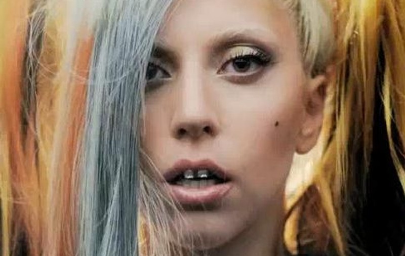 Video | Se poate mai ciudată de atât? GaGa şi-a "tunat" dinţii