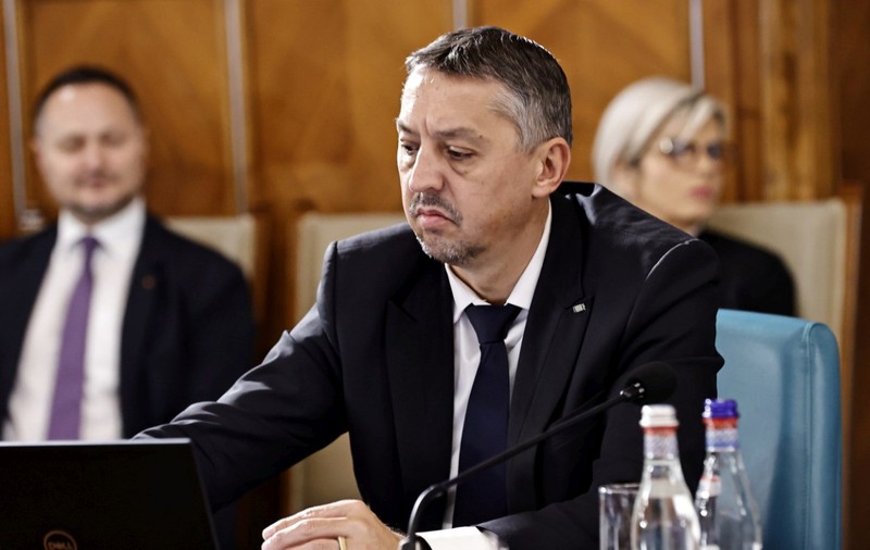 Daniel David recunoaște că banii plătiți cu ora sunt prea puțini, la trei luni după ce le-a tăiat profesorilor 50% din suma pe care o primeau în 2024