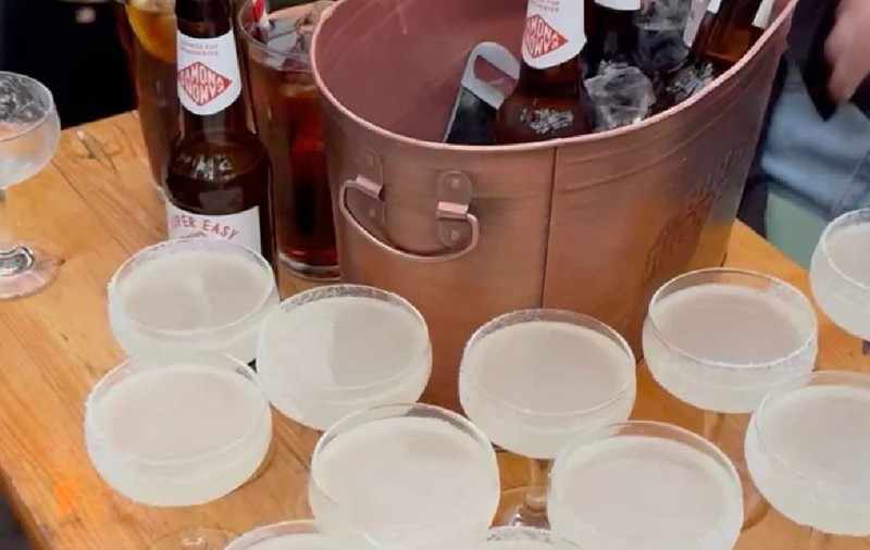 Ce au făcut invitații de la o nuntă fără alcool: „E esențial, au mers pe furiș. Cât poți doar să vorbești și să mănânci?!”