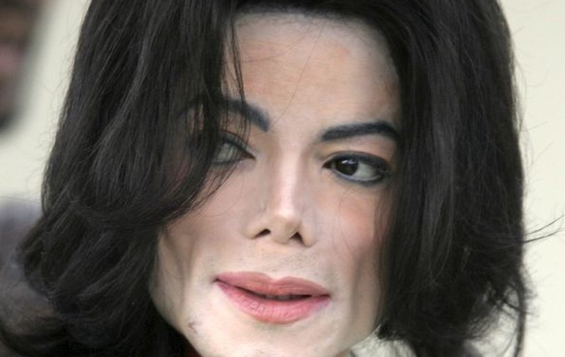 Vezi ce scria pe bileţelele din baia lui Michael Jackson!