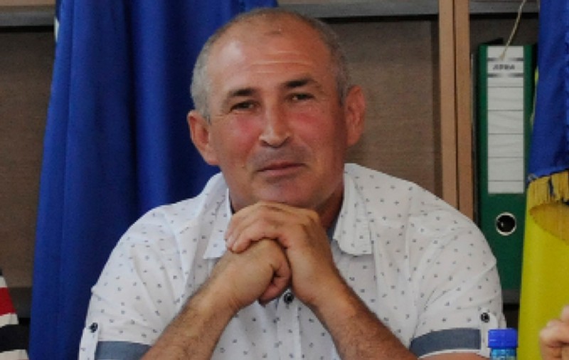 Un preot din Vaslui a cerut test de paternitate pentru copilul său. O bănuiește pe preoteasă că l-ar fi înșelat cu viceprimarul