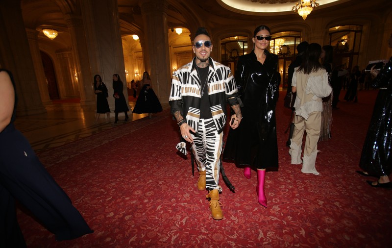 Antonia, goală la Gala Elle Style Awards 2017. A venit cu o mantie neagră pe umeri