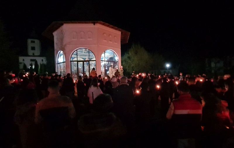 Peste 1.500 de oameni, la slujba de la Mănăstirea Gorovei, în Botoșani