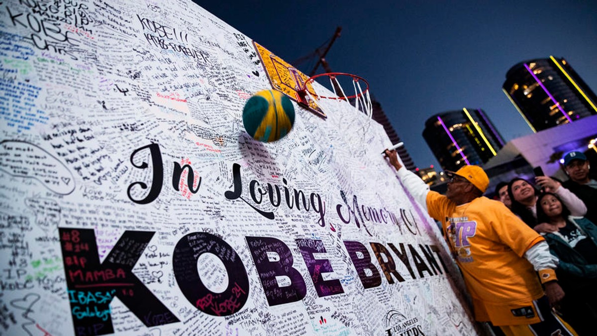 Imaginea lui Kobe Bryant, în noul logo al NBA. Petiția cu milioane de semnături