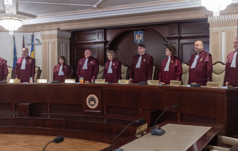 Judecătorii CCR primesc spor de supărare de 2.300 de euro, pe lângă salariul de aproape 10.000 de euro