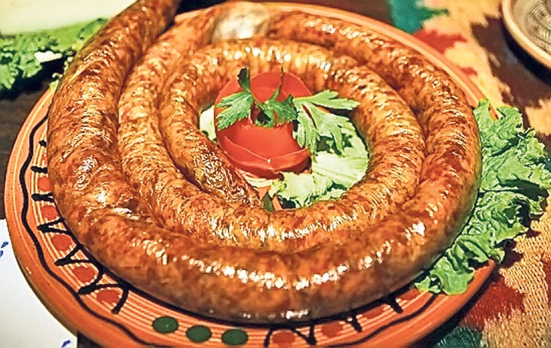 Șocant! Cârnați vegetali cu... ADN uman și carne de pui!